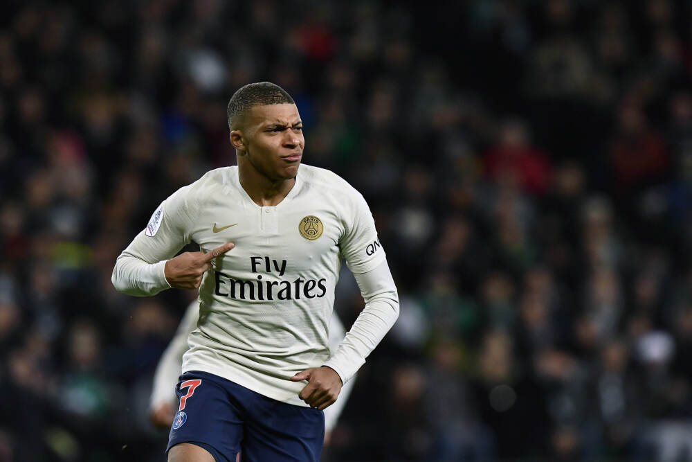 苹果财报会全程实录：中国市场将迎复苏 “双史上最强”季度即将到来？